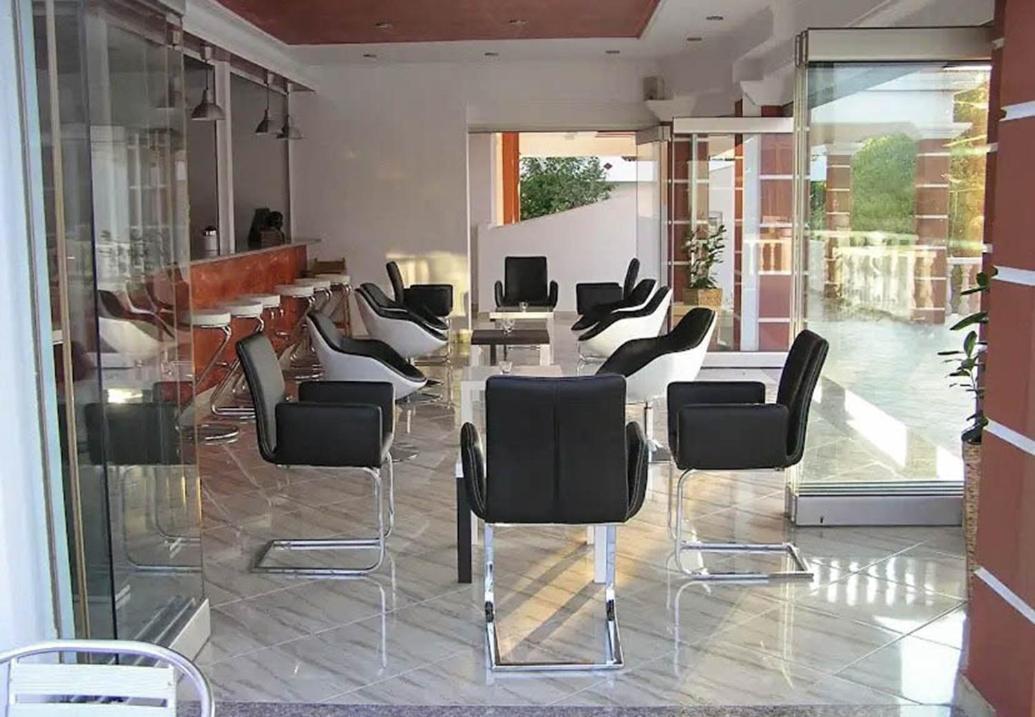 אמודיה Hotel Alexandros מראה חיצוני תמונה