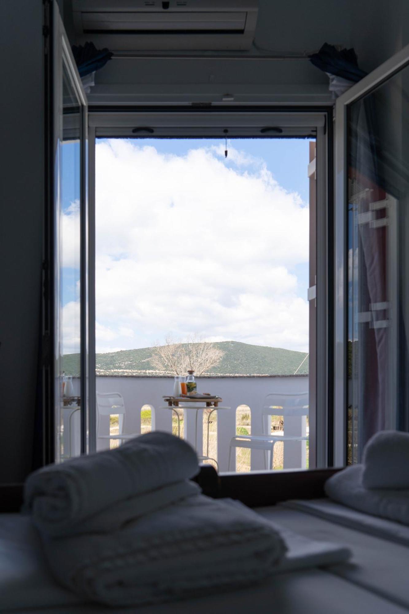 אמודיה Hotel Alexandros מראה חיצוני תמונה