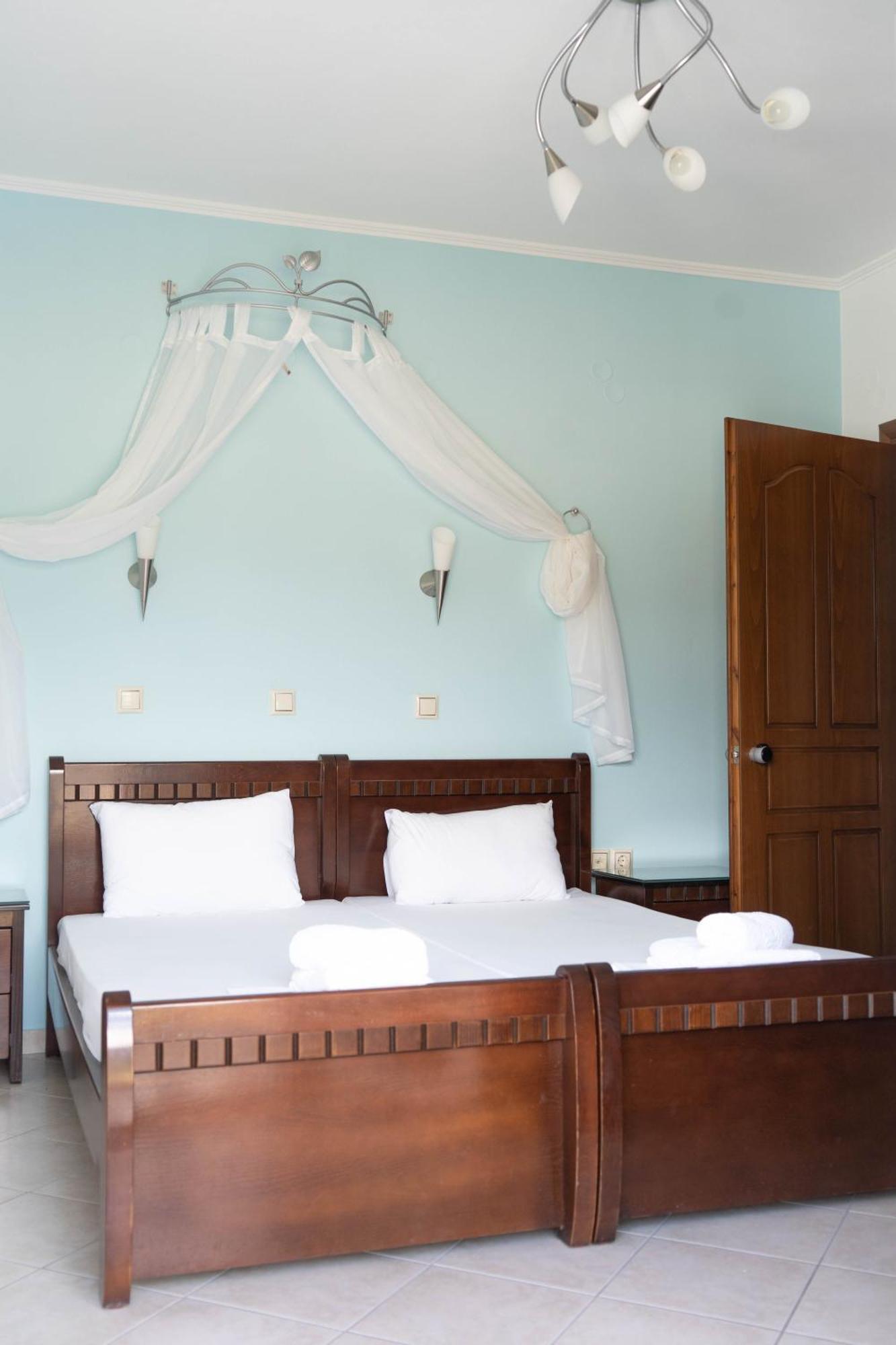 אמודיה Hotel Alexandros מראה חיצוני תמונה