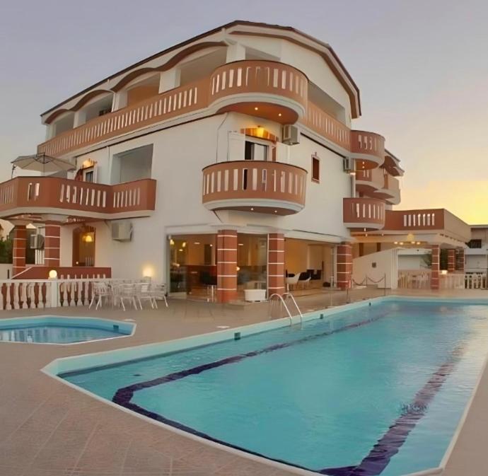 אמודיה Hotel Alexandros מראה חיצוני תמונה