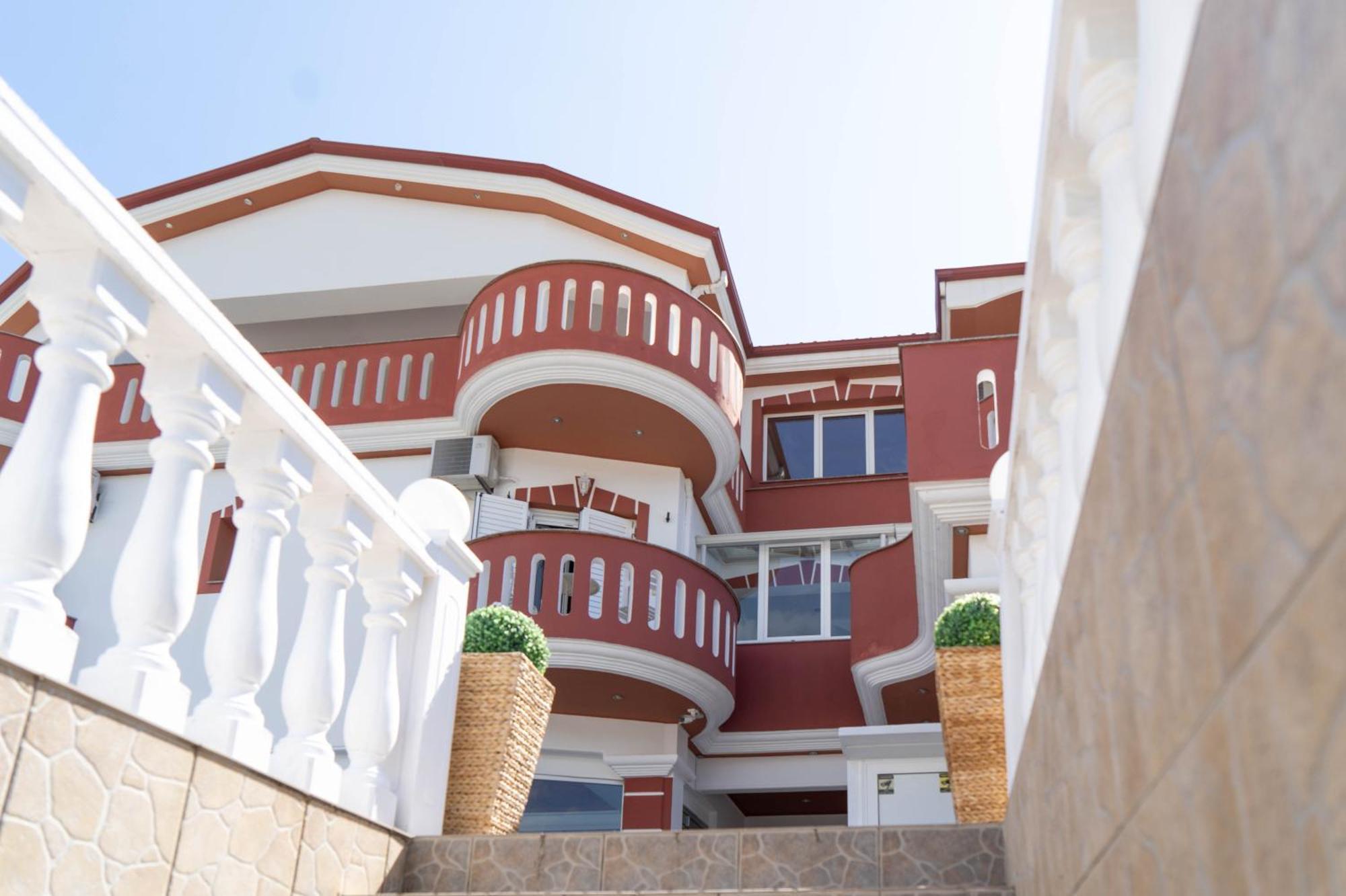 אמודיה Hotel Alexandros מראה חיצוני תמונה