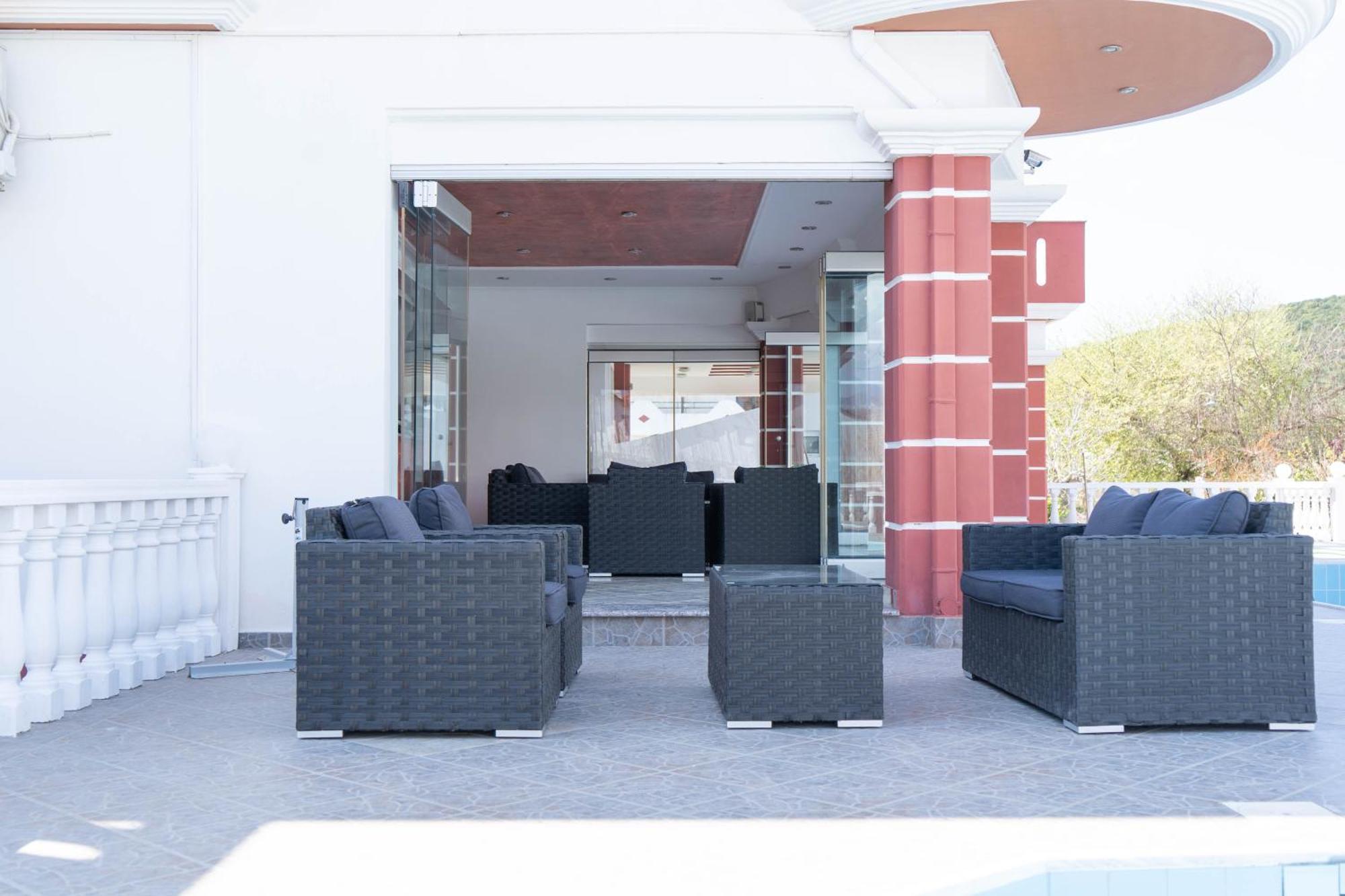 אמודיה Hotel Alexandros מראה חיצוני תמונה