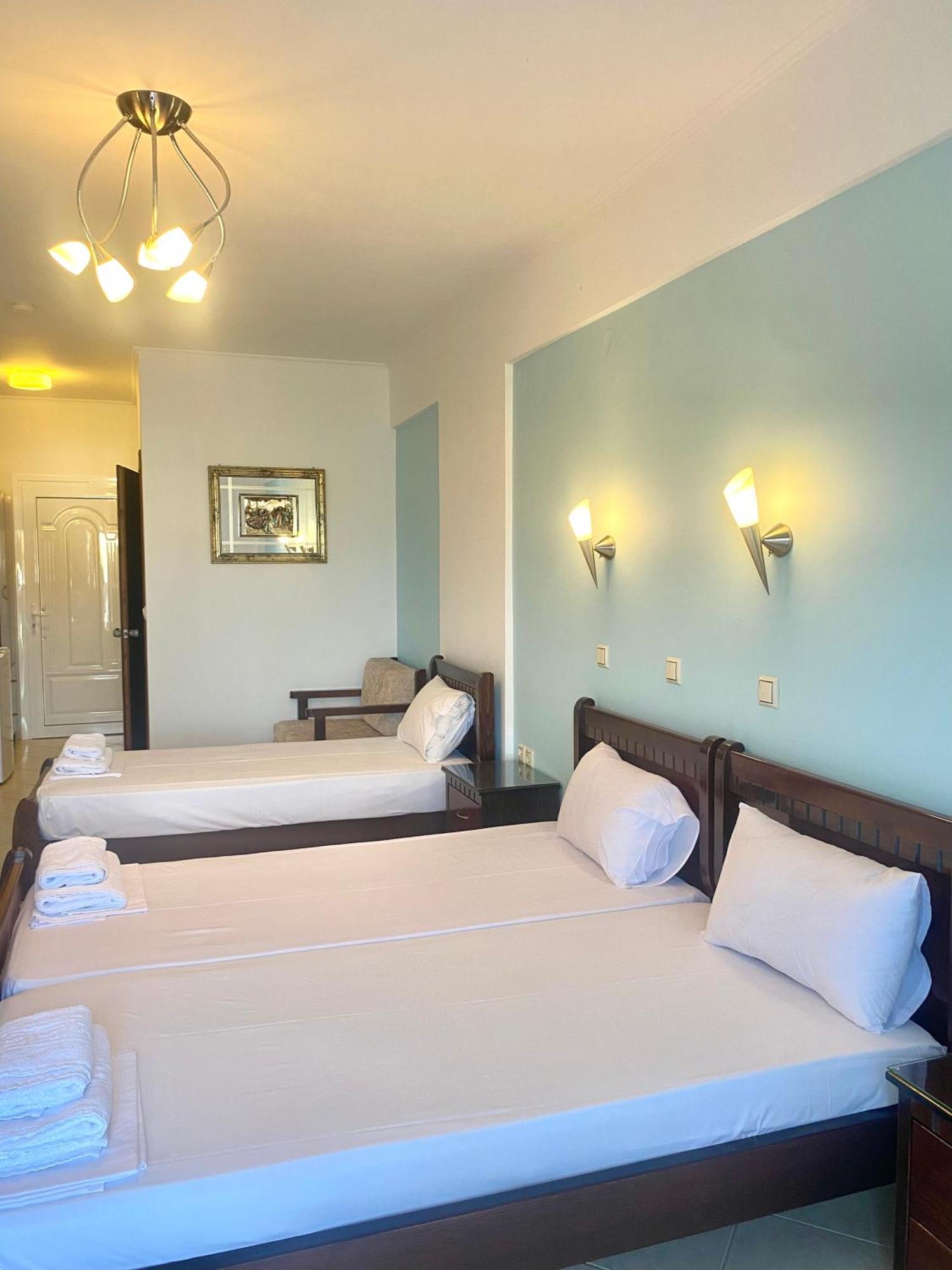 אמודיה Hotel Alexandros מראה חיצוני תמונה
