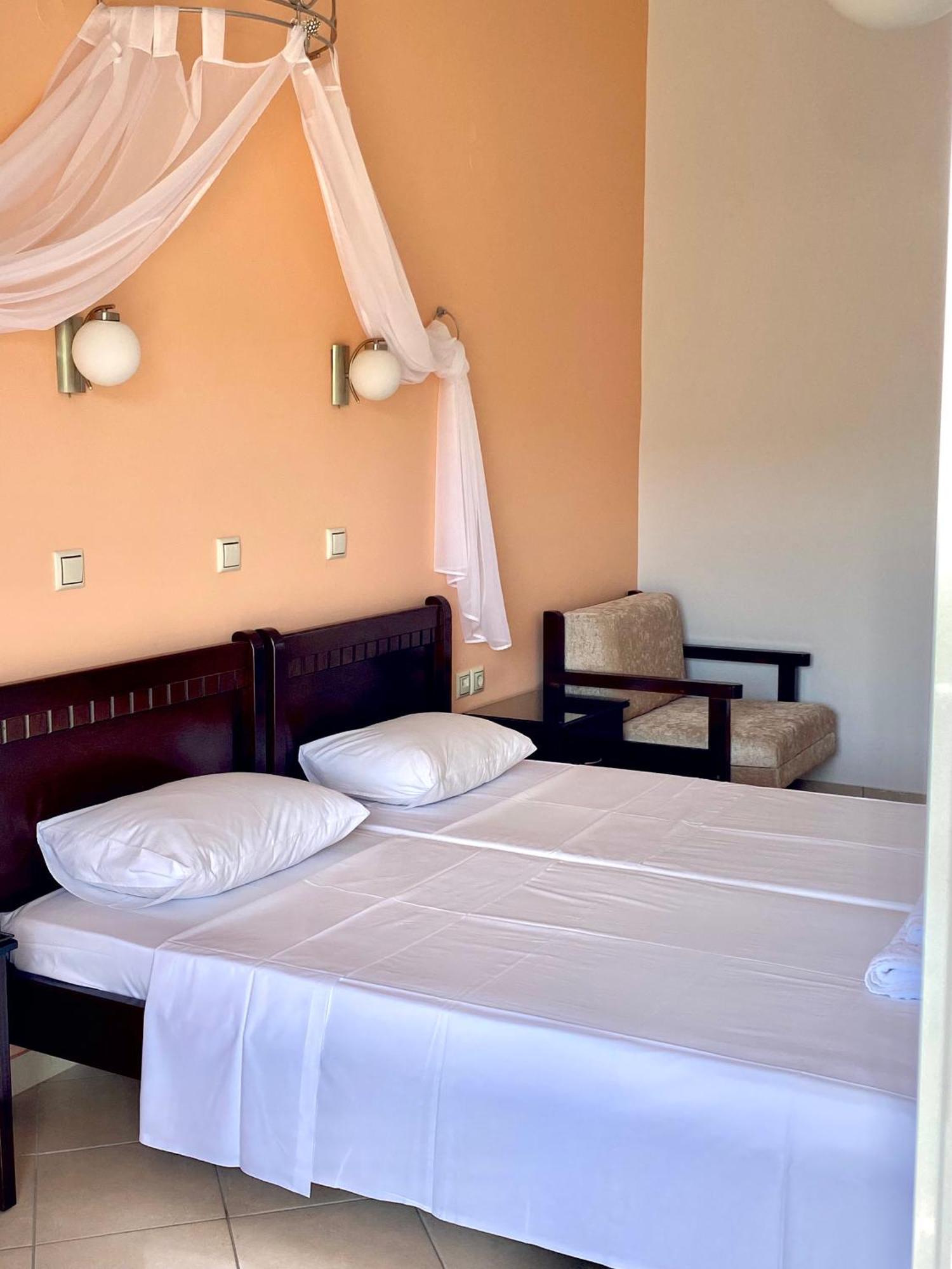 אמודיה Hotel Alexandros מראה חיצוני תמונה